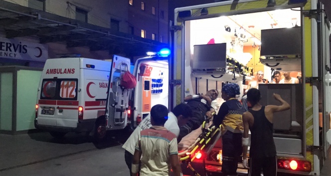 Düğün konvoyundan açılan ateş sonucu 7 kişi yaralandı