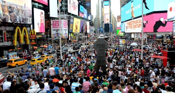 Times Meydanı turist akınına uğruyor