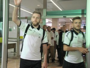 Konyalılar Atiker Konyaspor’u havaalanında karşıladı