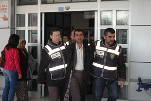 Paltosunda eroin taşırken yakalandı