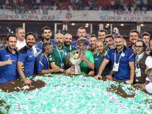32 yıllık kariyere 1 kupa daha