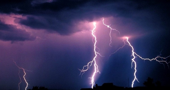 Fransa'da gençlik kampına yıldırım düştü: 8 yaralı