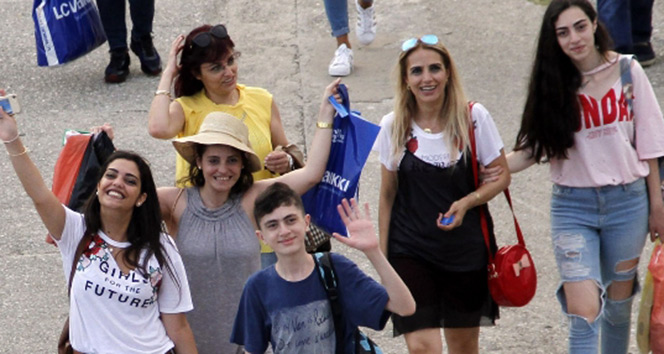 Gemiyle geldiler: Tam 260 kişi!