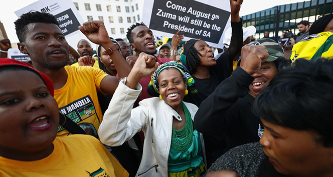 Güney Afrika Devlet Başkanı Zuma, güvensizlik oylamasından geçti