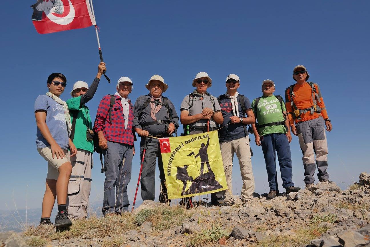 Seydişehirli dağcıların ağustosta "kar keyfi"