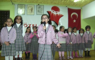 Model öğrencileri çeyrek altını kaptı
