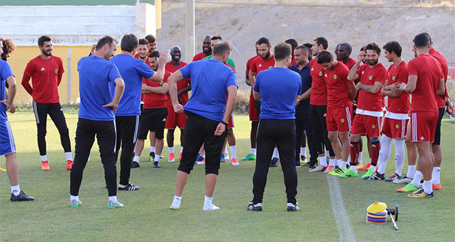 Sağlam, Osmanlıspor maçının ideal on birini oluşturdu