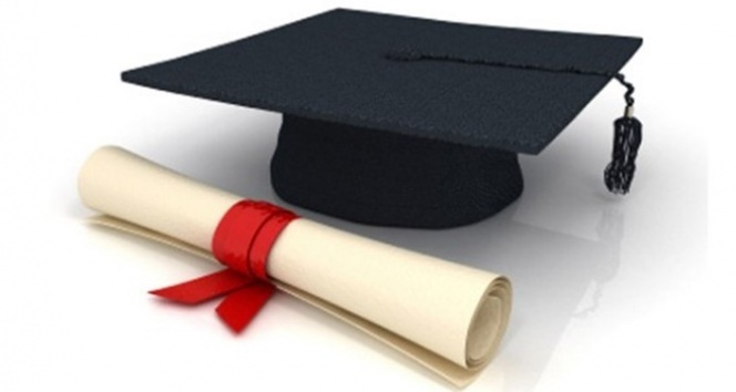 91 yaşındaki kadın, kralın elinden lisans diplomasını aldı