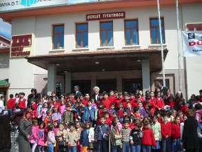 Tomris Çetinel öğrencileri kapıda karşıladı