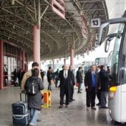 Seydişehir'de minibüs firmaları arasındaki rekabet yolculara yaradı