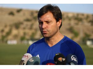 "Bir kenar bir de forvet oyuncusu arayışımız var"