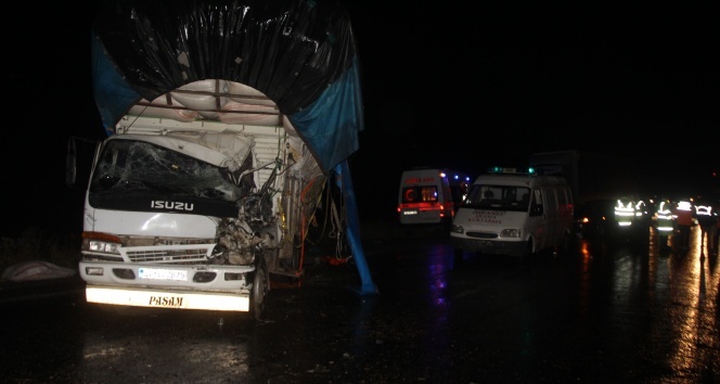 Sivas'ta zincirleme trafik kazası: 2 ölü, 7 yaralı