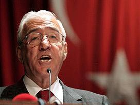 Evlilik cüzdanında eşi başörtülü