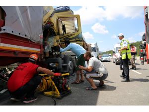 Bolu'da kamyon ile tır çarpıştı: 1 ölü, 1 yaralı