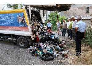 Çöp kamyonunda patlama: 2 işçi yaralı