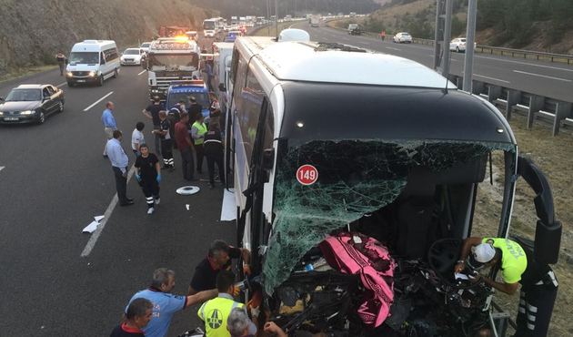 Bolu'da yolcu otobüsü kamyona çarptı: Ölü ve yaralılar var...