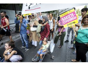 Afgan sığınmacılardan Atina'da protesto
