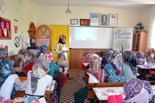 Aile Destek Merkezi Uzmanları’ndan eğitim