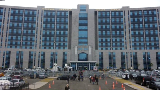 İstanbul Anadolu Adalet Sarayı'nda silahlı saldırı...