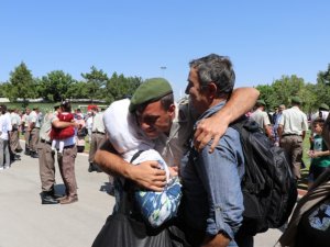 Eğitimini tamamlayan askerler yemin etti