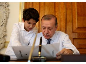 Cumhurbaşkanı Erdoğan, torunuyla fotoğraflarını paylaştı