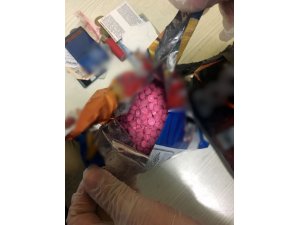 Kuruyemişçi uyuşturucu hapları cips ambalajına saklamış