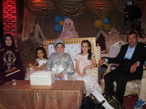 Ateş ailesinin sünnet mutluluğu