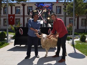 Ilgın Belediyesi yeni iş makinesini hizmete aldı