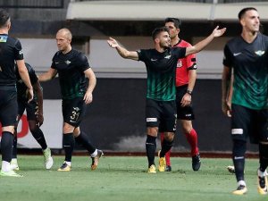 Akhisar 10 kişiyle galip