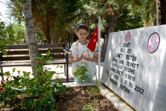 Konya'da Mezarlıklarda ve Şehitliklerde Ziyaretçi Yoğunluğu