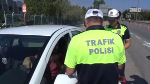 Bayram öncesi sürücülere "ikramlı" denetim