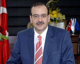 Büyükhelvacıgil Öztürk'ü övdü