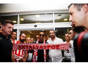 Fransız futbolcu Vainqueur, Antalya'da