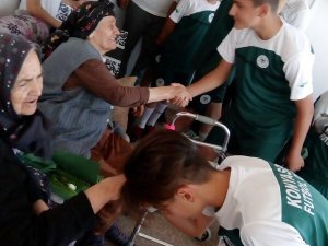 Gençler gönül aldı