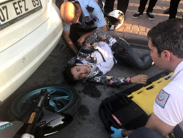Otomobilin Çarptığı Genç, Acısını Bırakıp Motosikletini Sordu