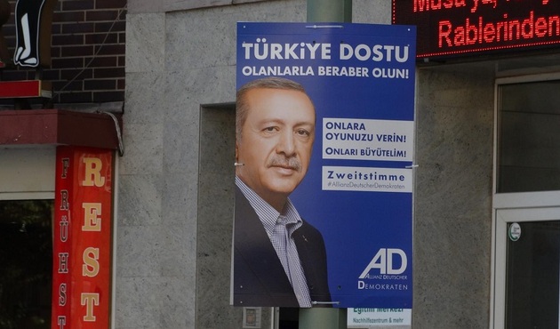 Cumhurbaşkanı Erdoğan'ın sözleri Almanya sokaklarında!