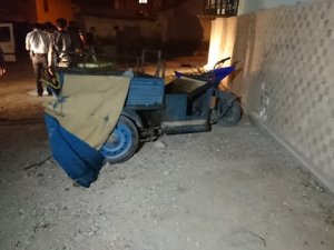 Yakalanmamak için polisin üzerine araç sürdüler