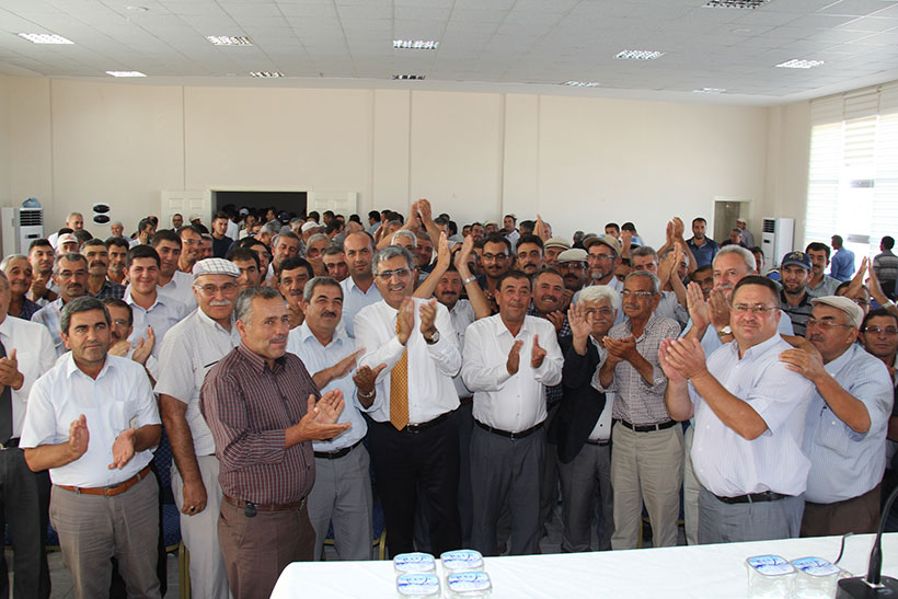 Başkan Konuk, Altınekin’de Çiftçilerle Buluştu