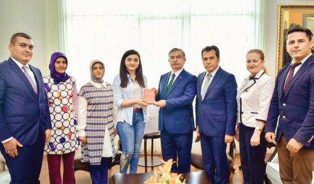 'Yetenekli' Nuriye, bakan dahil hepimizi kandırmış