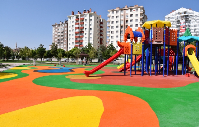 Selçuklu'da çocuk parkları renkleniyor
