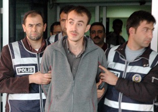 Babasının silahıyla amcasını öldürmüştü