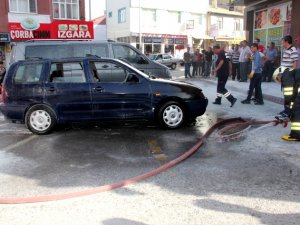 Konya'da park halindeki otomobilde yangın