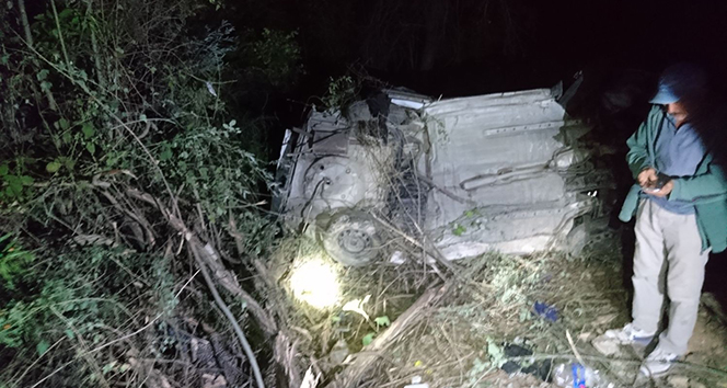 Erzincan'da virajı alamayan otomobil şarampole devrildi: 4 ölü, 2 yaralı