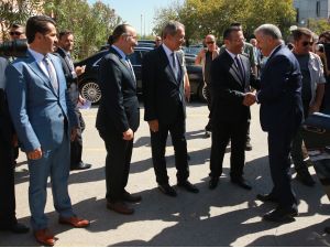 Bakan Arslan, Kocaeli'de sanayicilerle buluştu