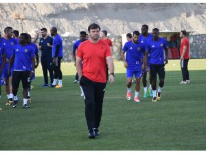 Tesis yok takım çadırda mı kalıyor?