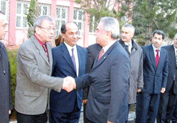 Vali, Sıra Yarenleri’ne katıld