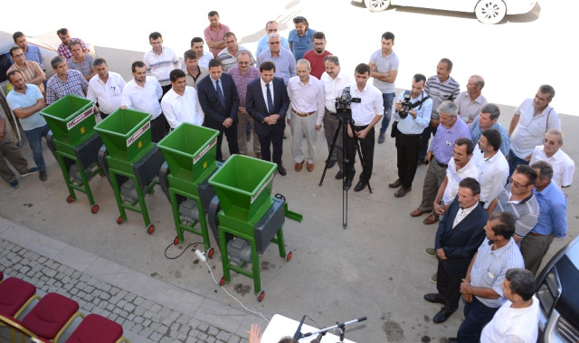 Büyükşehir'den Üzüm Üreticisine Üzüm Sıkma Makinesi