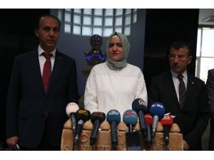 Bakanı Kaya, sığınmacılarla buluştu