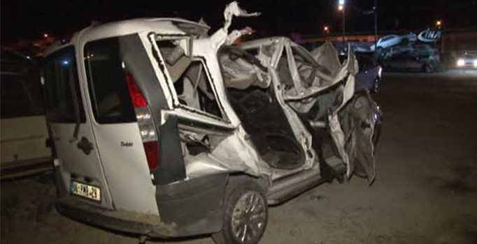 Düğün dönüşü feci kaza: Aynı aileden 5 kişi öldü, 1 kişi yaralı