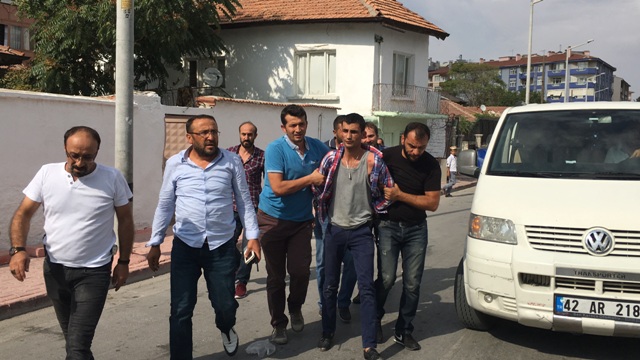 Kurye kılığıyla girdiği iş yerindeki eşini vuran zanlı yakalandı